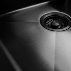 pure-sink-luxion-pvd-black-sink-close-up-51x50-cm-tapwing-plx5150t-63
